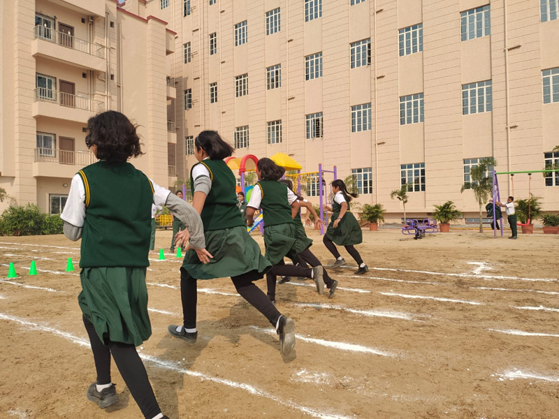 Extracurricular activities and public speaking for Class 8 students in Bihar